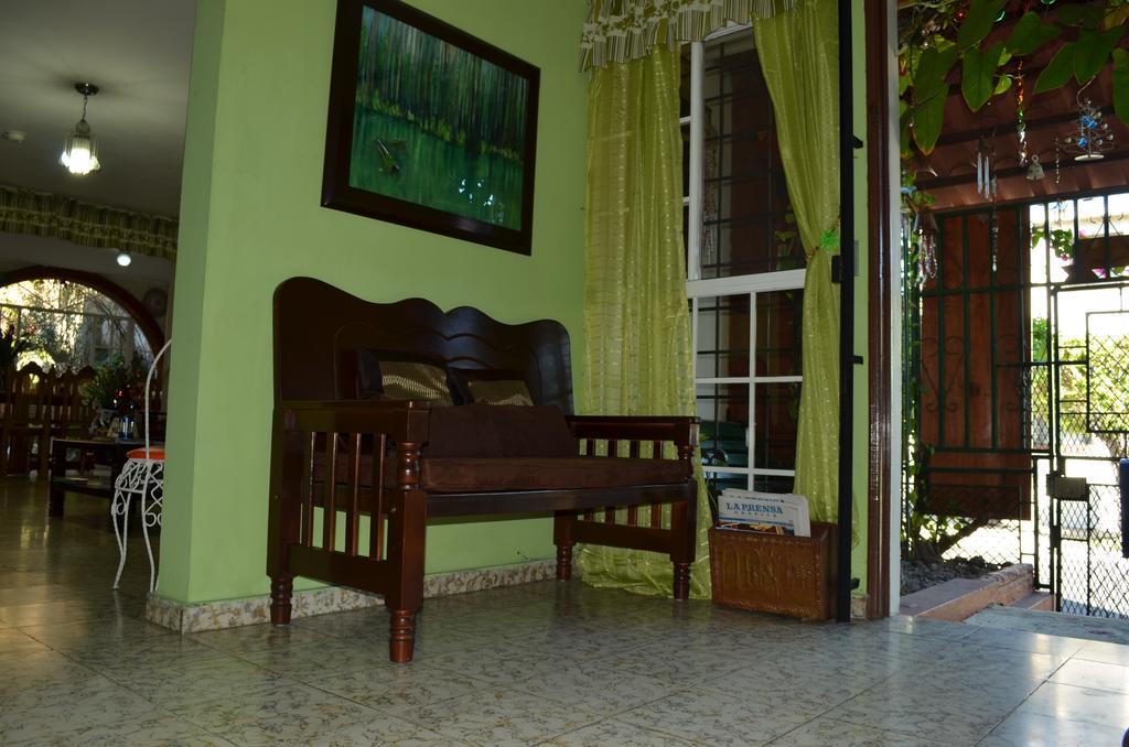 Oasis Bed and breakfast San Salvador